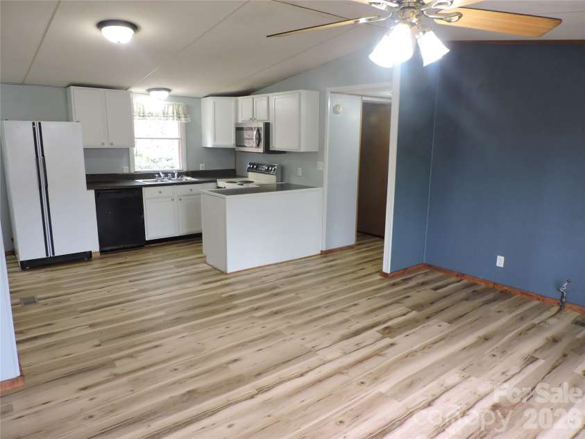 2271 Gouges Creek Road, Spruce Pine, NC 28777.  MLS# CAR4202059, YatesRealty ID 2669. Great room