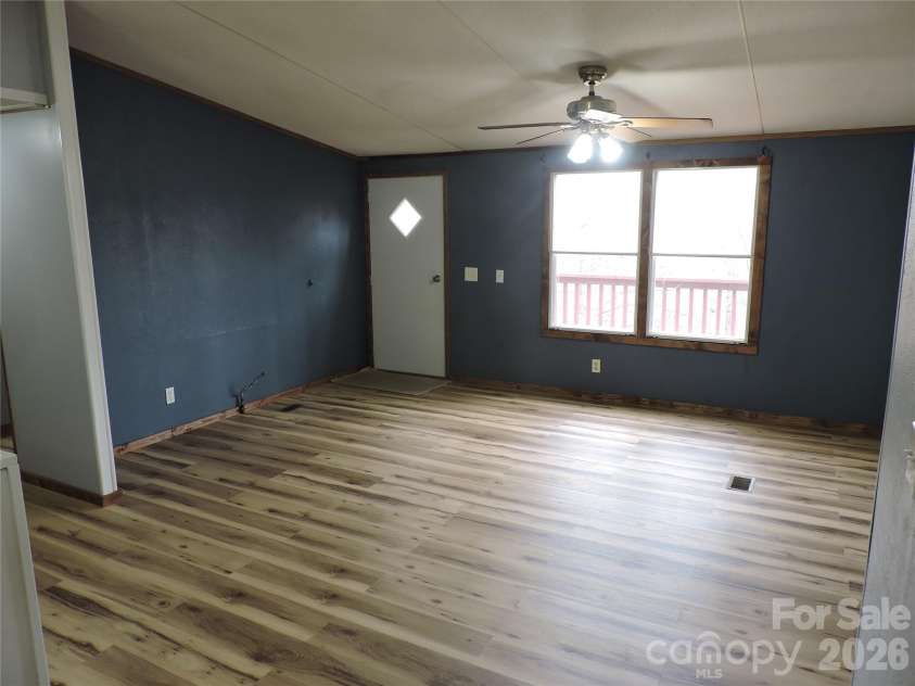 2271 Gouges Creek Road, Spruce Pine, NC 28777.  MLS# CAR4202059, YatesRealty ID 2669. Great room