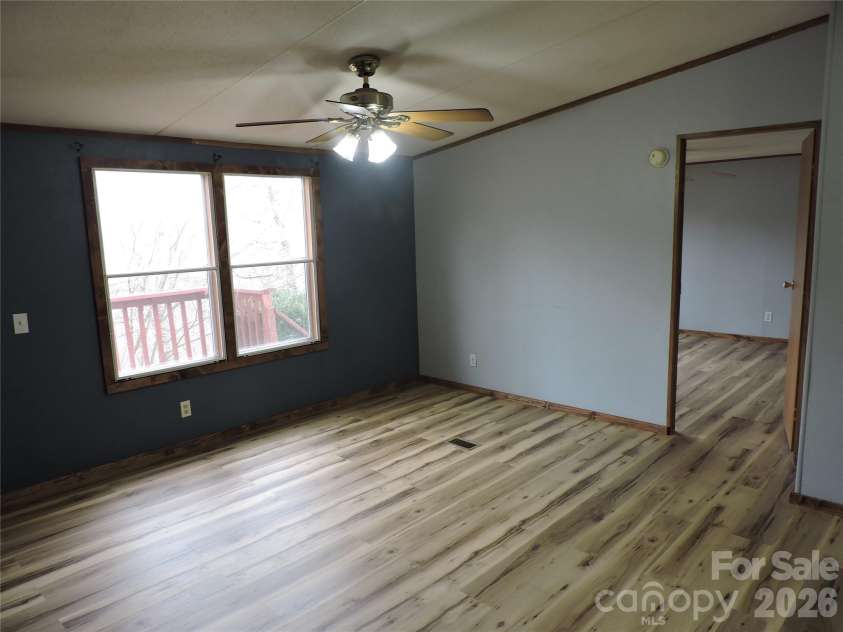 2271 Gouges Creek Road, Spruce Pine, NC 28777.  MLS# CAR4202059, YatesRealty ID 2669. Great room