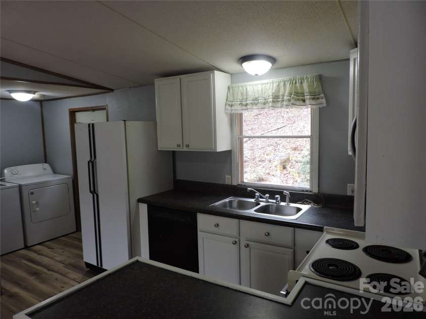 2271 Gouges Creek Road, Spruce Pine, NC 28777.  MLS# CAR4202059, YatesRealty ID 2669. Kitchen
