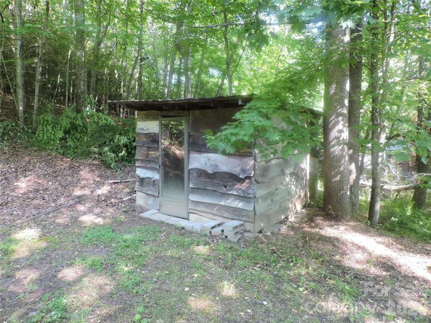 2271 Gouges Creek Road, Spruce Pine, NC 28777.  MLS# CAR4202059, YatesRealty ID 2669. Storage Building