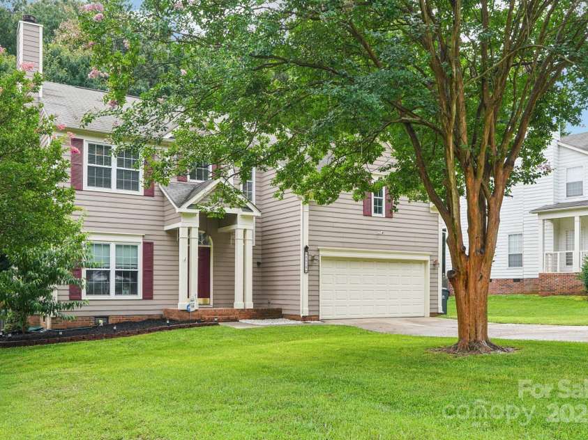 8618 Sam Dee Road, Charlotte, NC 28215.  MLS# CAR4269759, YatesRealty ID 26691. 