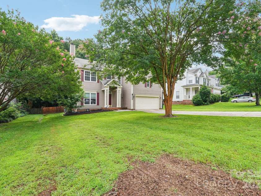 8618 Sam Dee Road, Charlotte, NC 28215.  MLS# CAR4269759, YatesRealty ID 26691. 