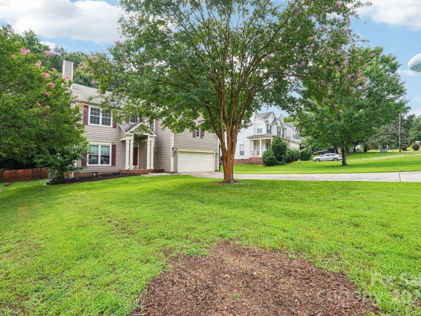 8618 Sam Dee Road, Charlotte, NC 28215.  MLS# CAR4269759, YatesRealty ID 26691. 