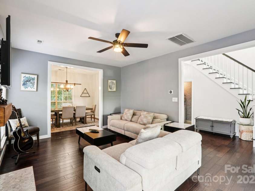 8618 Sam Dee Road, Charlotte, NC 28215.  MLS# CAR4269759, YatesRealty ID 26691. 