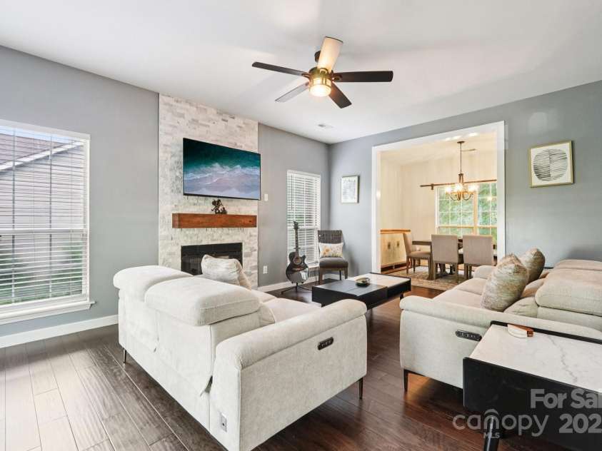 8618 Sam Dee Road, Charlotte, NC 28215.  MLS# CAR4269759, YatesRealty ID 26691. 