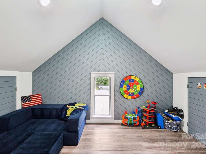 8618 Sam Dee Road, Charlotte, NC 28215.  MLS# CAR4269759, YatesRealty ID 26691. 