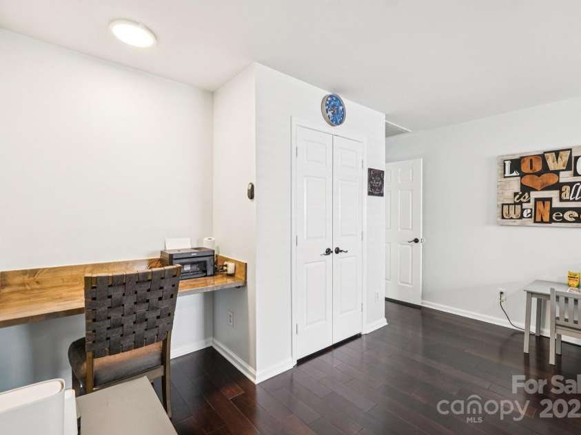 8618 Sam Dee Road, Charlotte, NC 28215.  MLS# CAR4269759, YatesRealty ID 26691. 