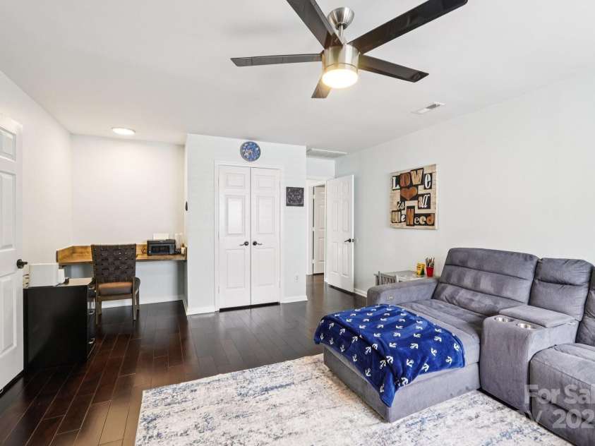 8618 Sam Dee Road, Charlotte, NC 28215.  MLS# CAR4269759, YatesRealty ID 26691. 