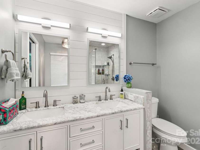 8618 Sam Dee Road, Charlotte, NC 28215.  MLS# CAR4269759, YatesRealty ID 26691. 