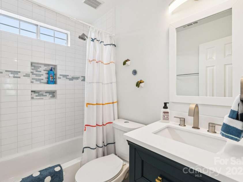 8618 Sam Dee Road, Charlotte, NC 28215.  MLS# CAR4269759, YatesRealty ID 26691. 