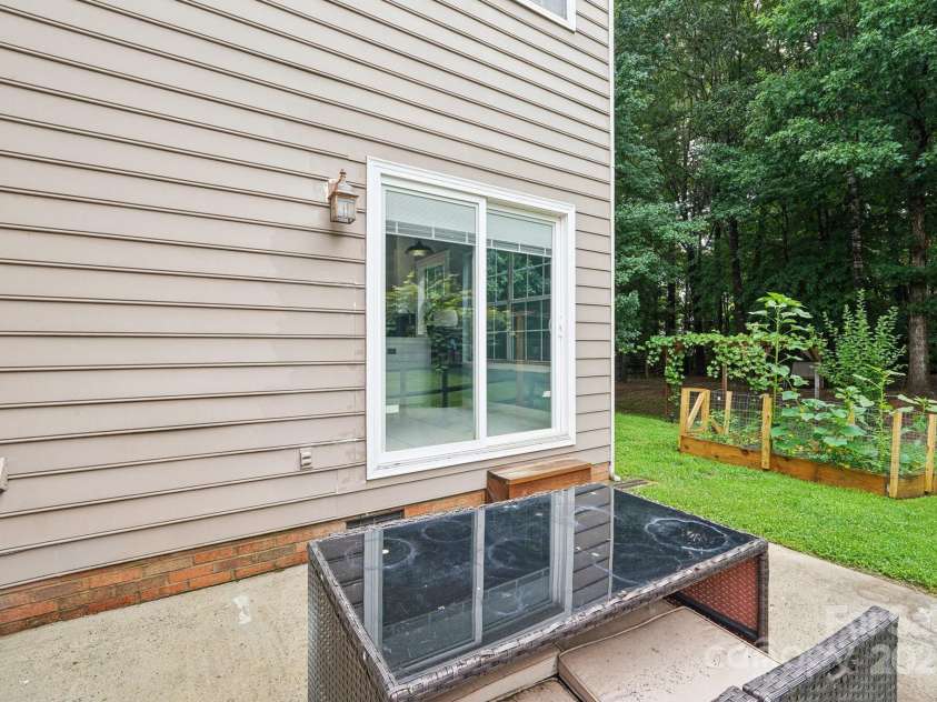 8618 Sam Dee Road, Charlotte, NC 28215.  MLS# CAR4269759, YatesRealty ID 26691. 