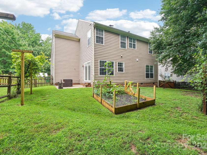 8618 Sam Dee Road, Charlotte, NC 28215.  MLS# CAR4269759, YatesRealty ID 26691. 