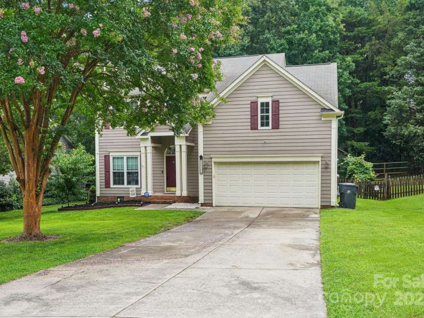 8618 Sam Dee Road, Charlotte, NC 28215.  MLS# CAR4269759, YatesRealty ID 26691. 