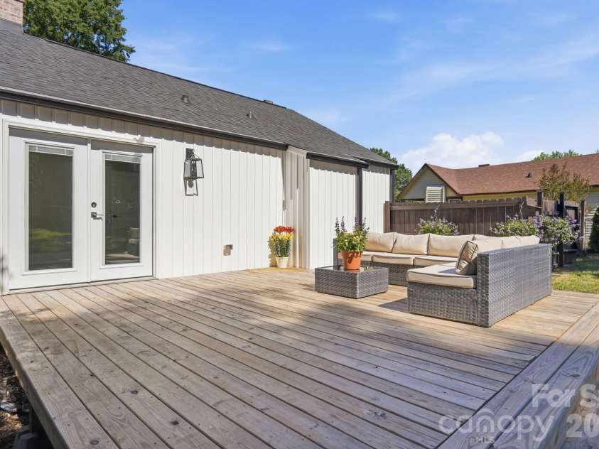 912 Laura Avenue, Kannapolis, NC 28083.  MLS# CAR4381175, YatesRealty ID 26691. 