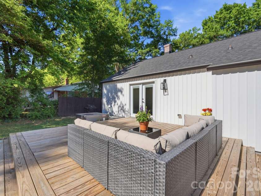 912 Laura Avenue, Kannapolis, NC 28083.  MLS# CAR4381175, YatesRealty ID 26691. 