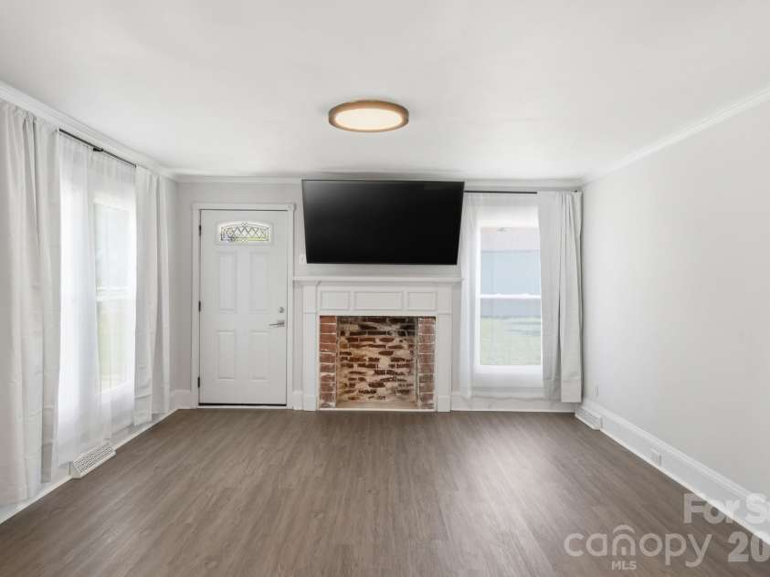 912 Laura Avenue, Kannapolis, NC 28083.  MLS# CAR4381175, YatesRealty ID 26691. 