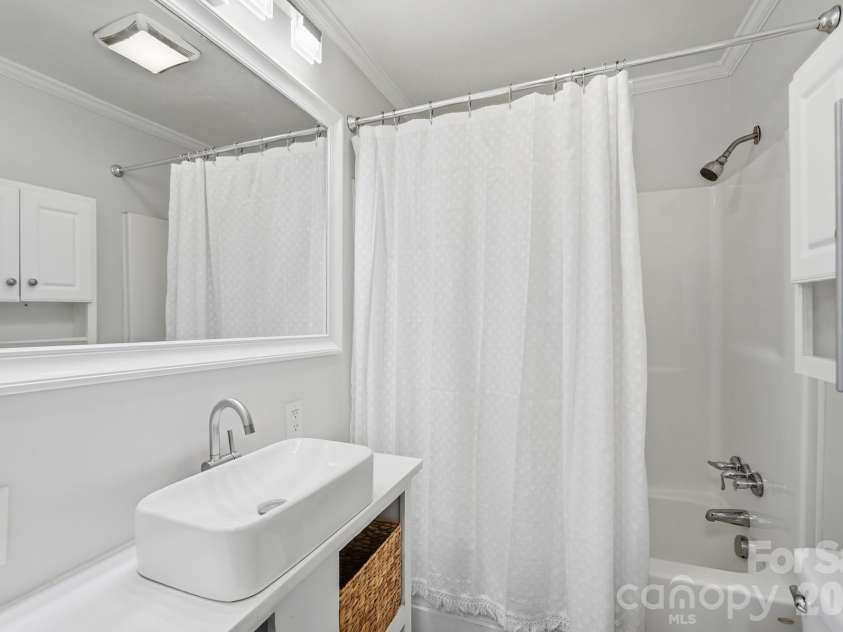 912 Laura Avenue, Kannapolis, NC 28083.  MLS# CAR4381175, YatesRealty ID 26691. 