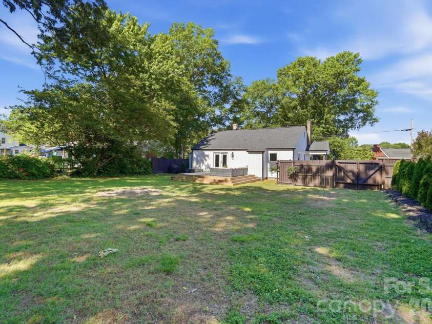912 Laura Avenue, Kannapolis, NC 28083.  MLS# CAR4381175, YatesRealty ID 26691. 