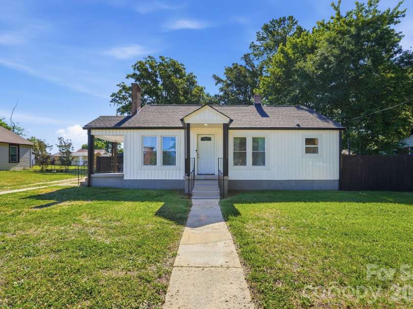 912 Laura Avenue, Kannapolis, NC 28083.  MLS# CAR4381175, YatesRealty ID 26691. Front Exterior