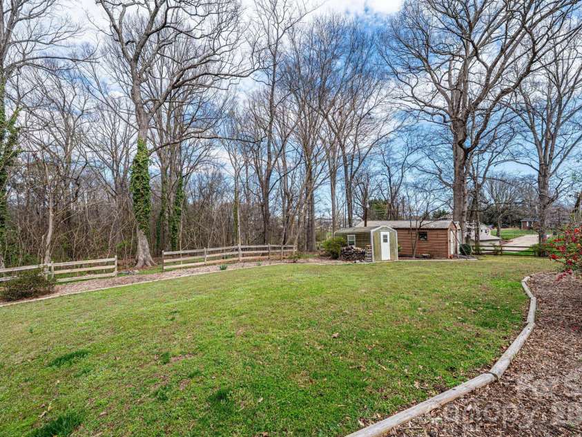 1724 2nd Avenue, Hickory, NC 28601.  MLS# CAR4356126, YatesRealty ID 26692. 