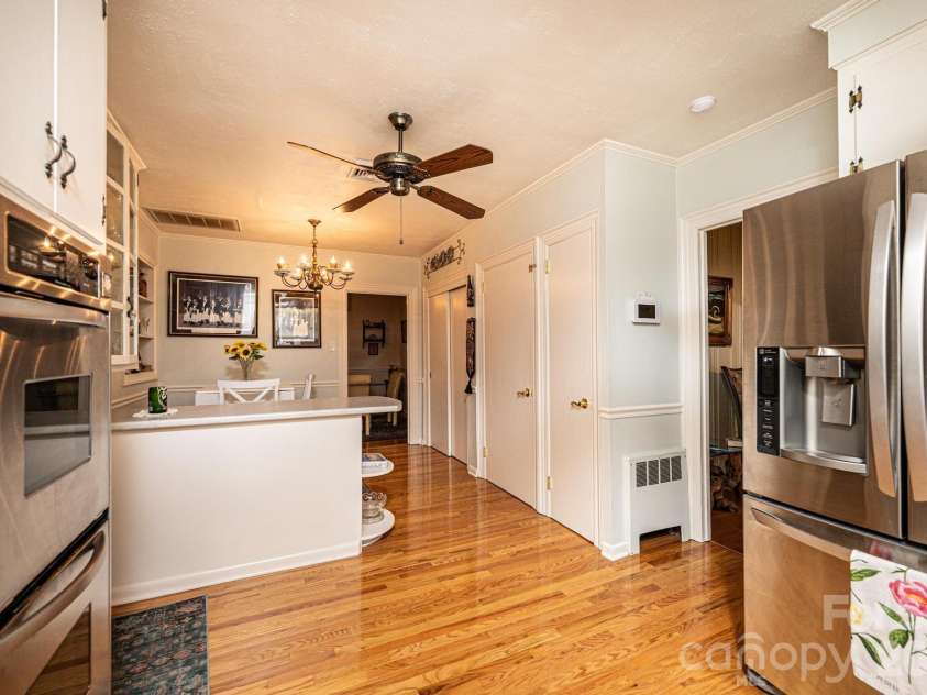 1724 2nd Avenue, Hickory, NC 28601.  MLS# CAR4356126, YatesRealty ID 26692. 