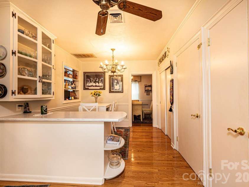 1724 2nd Avenue, Hickory, NC 28601.  MLS# CAR4356126, YatesRealty ID 26692. 