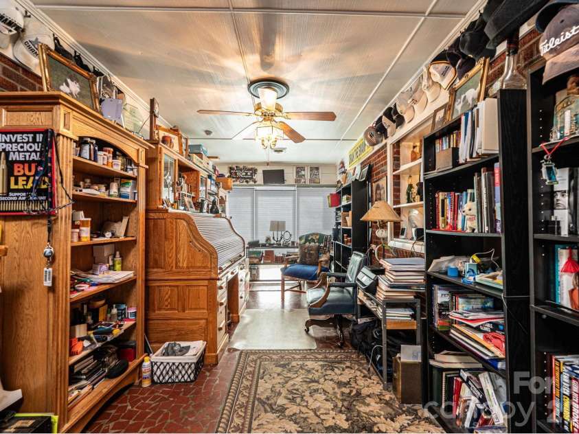 1724 2nd Avenue, Hickory, NC 28601.  MLS# CAR4356126, YatesRealty ID 26692. 