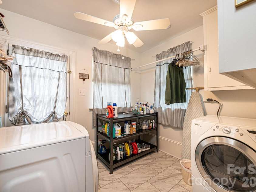1724 2nd Avenue, Hickory, NC 28601.  MLS# CAR4356126, YatesRealty ID 26692. 