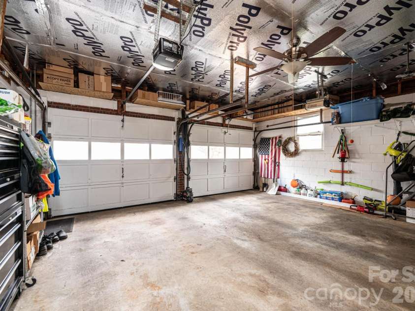 1724 2nd Avenue, Hickory, NC 28601.  MLS# CAR4356126, YatesRealty ID 26692. 