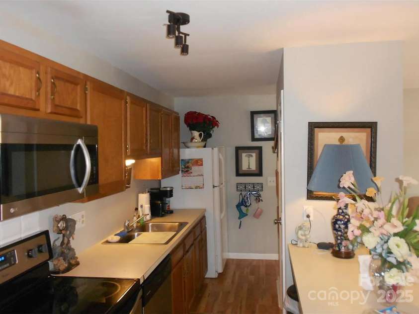 6148 Meadow Rose Lane, Charlotte, NC 28215.  MLS# CAR4273521, YatesRealty ID 26693. 