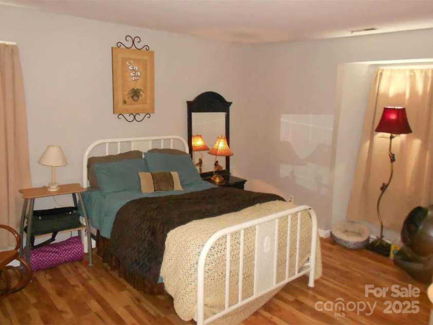6148 Meadow Rose Lane, Charlotte, NC 28215.  MLS# CAR4273521, YatesRealty ID 26693. 