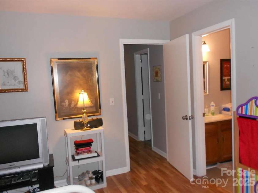 6148 Meadow Rose Lane, Charlotte, NC 28215.  MLS# CAR4273521, YatesRealty ID 26693. 