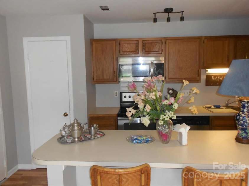 6148 Meadow Rose Lane, Charlotte, NC 28215.  MLS# CAR4273521, YatesRealty ID 26693. 