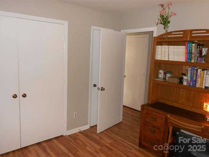 6148 Meadow Rose Lane, Charlotte, NC 28215.  MLS# CAR4273521, YatesRealty ID 26693. 