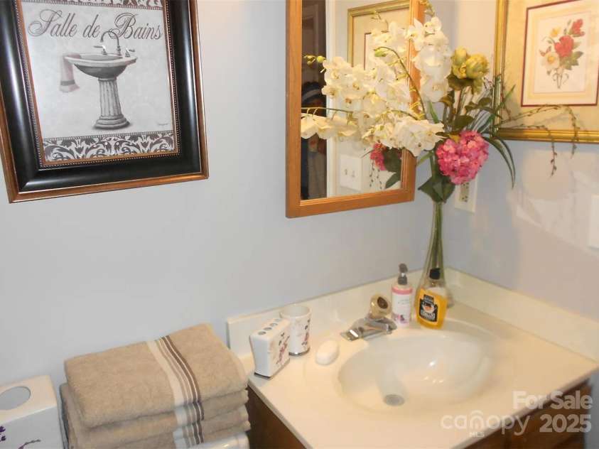 6148 Meadow Rose Lane, Charlotte, NC 28215.  MLS# CAR4273521, YatesRealty ID 26693. 