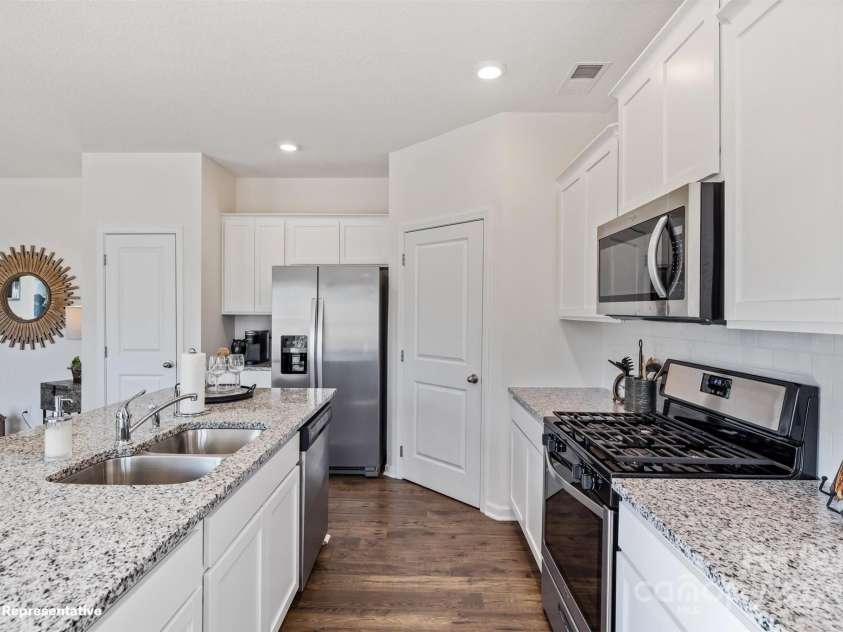 12129 Lady Bell Drive, Charlotte, NC 28278.  MLS# CAR4272565, YatesRealty ID 26694. 