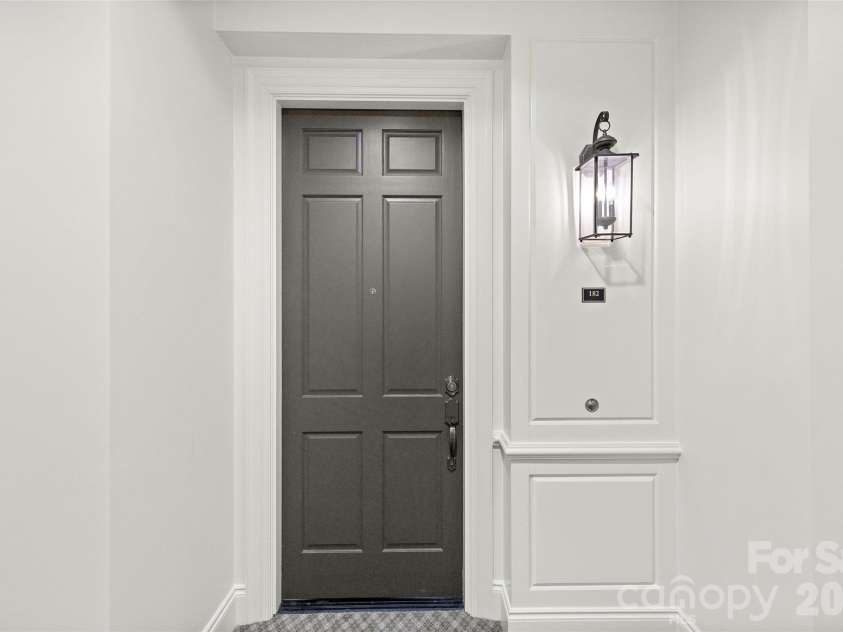 182 Cherokee Road, Charlotte, NC 28207.  MLS# CAR4387079, YatesRealty ID 26694. 