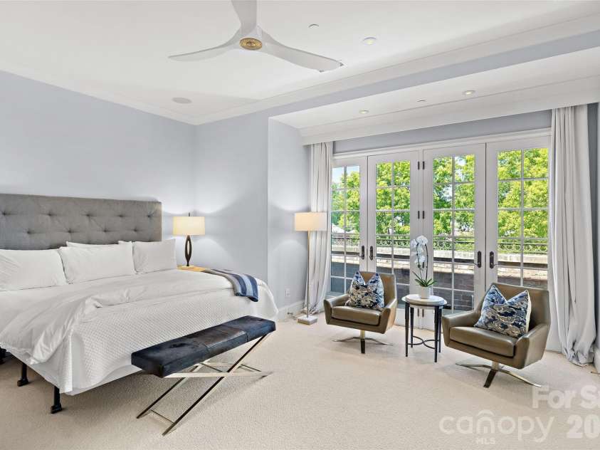 182 Cherokee Road, Charlotte, NC 28207.  MLS# CAR4387079, YatesRealty ID 26694. 