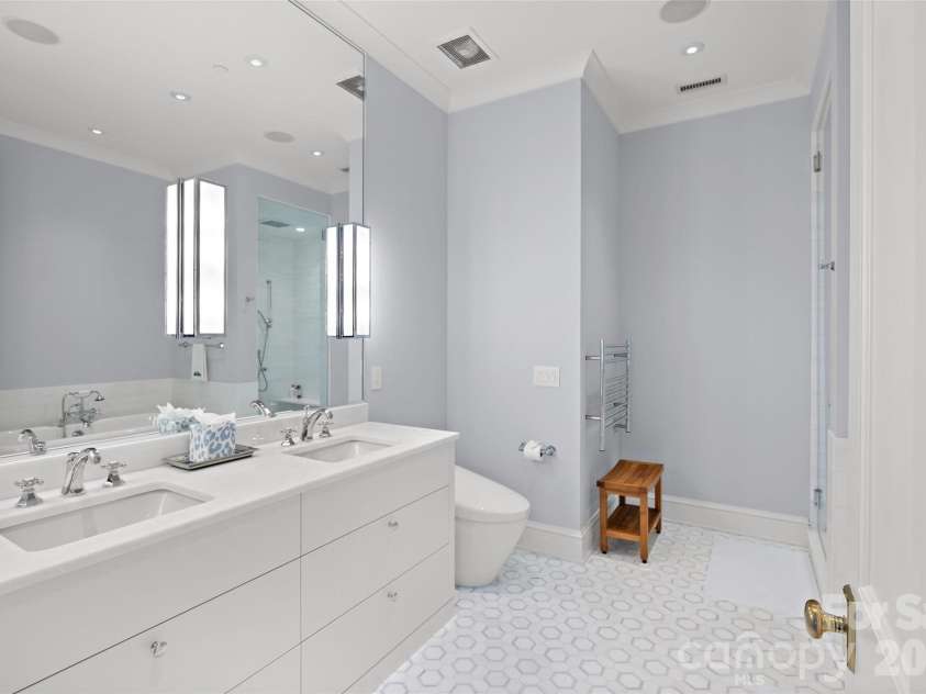 182 Cherokee Road, Charlotte, NC 28207.  MLS# CAR4387079, YatesRealty ID 26694. 
