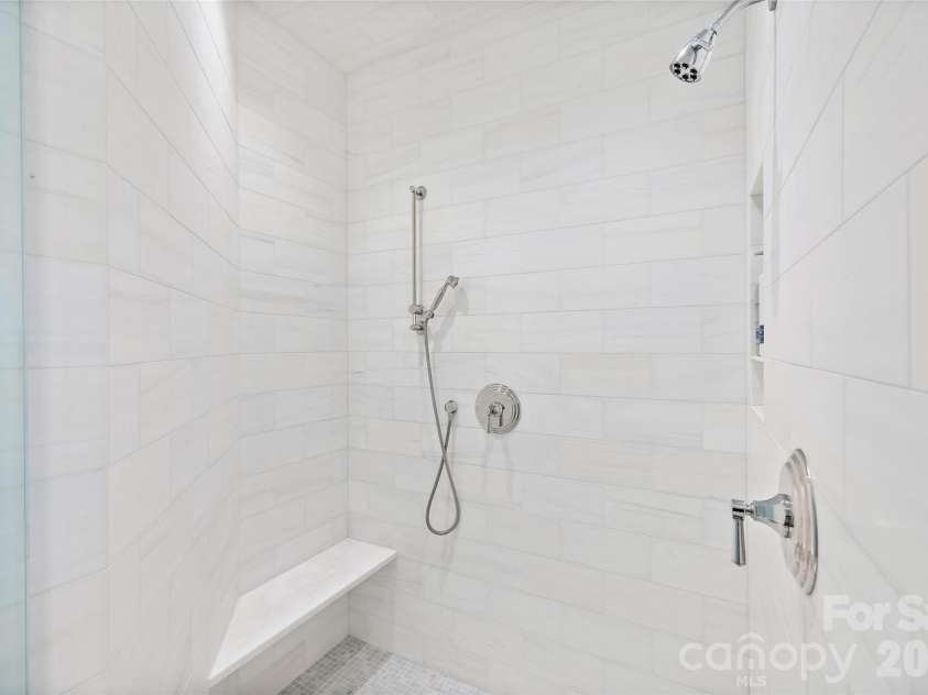 182 Cherokee Road, Charlotte, NC 28207.  MLS# CAR4387079, YatesRealty ID 26694. 