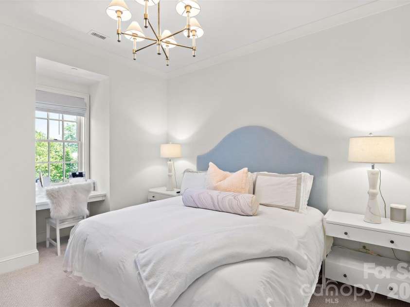 182 Cherokee Road, Charlotte, NC 28207.  MLS# CAR4387079, YatesRealty ID 26694. 