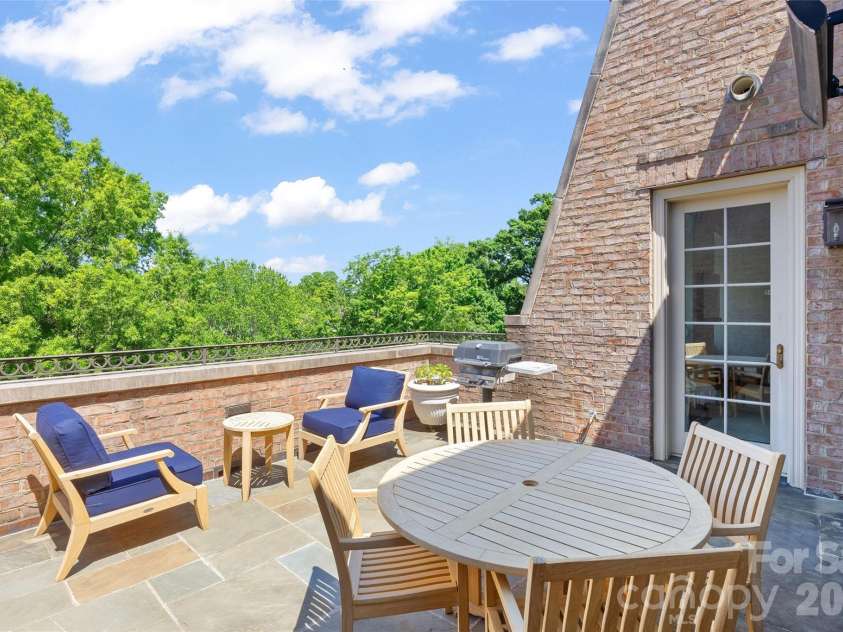182 Cherokee Road, Charlotte, NC 28207.  MLS# CAR4387079, YatesRealty ID 26694. 