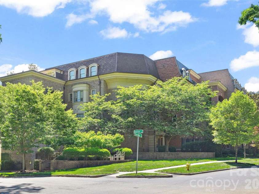 182 Cherokee Road, Charlotte, NC 28207.  MLS# CAR4387079, YatesRealty ID 26694. 