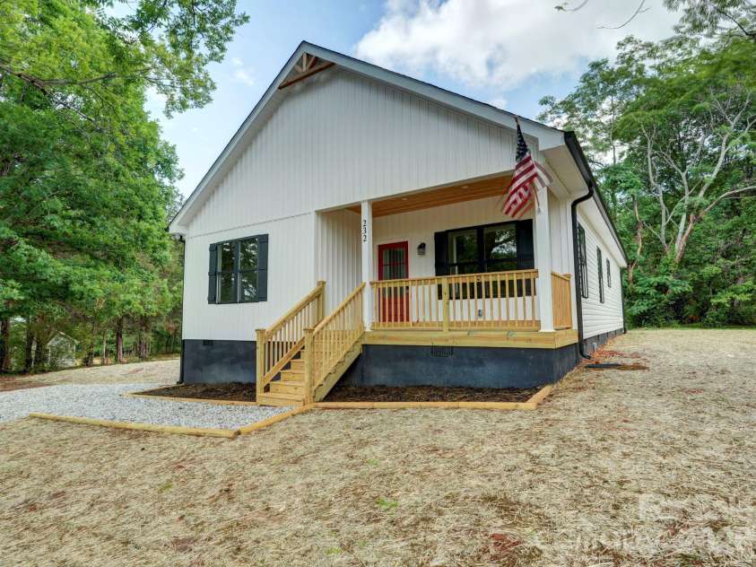 232 Brumley Road, Mooresville, NC 28115.  MLS# CAR4384166, YatesRealty ID 26695. 