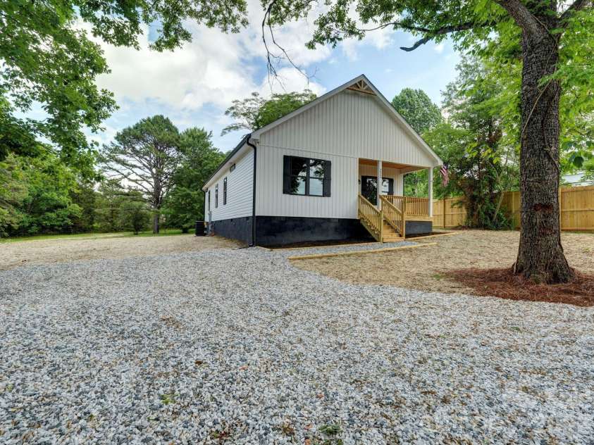 232 Brumley Road, Mooresville, NC 28115.  MLS# CAR4384166, YatesRealty ID 26695. 
