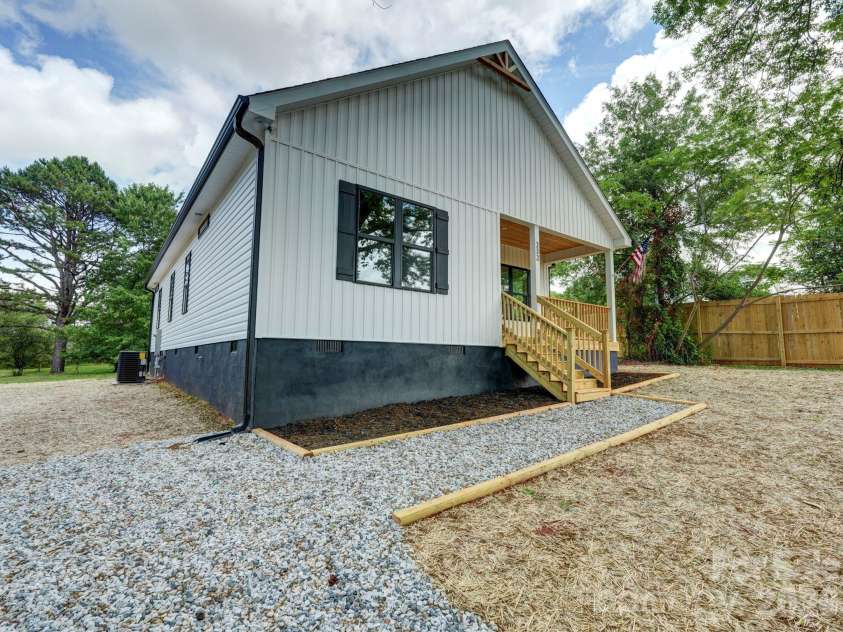 232 Brumley Road, Mooresville, NC 28115.  MLS# CAR4384166, YatesRealty ID 26695. 