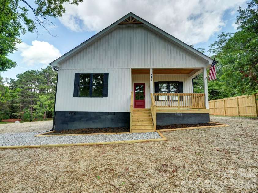 232 Brumley Road, Mooresville, NC 28115.  MLS# CAR4384166, YatesRealty ID 26695. 