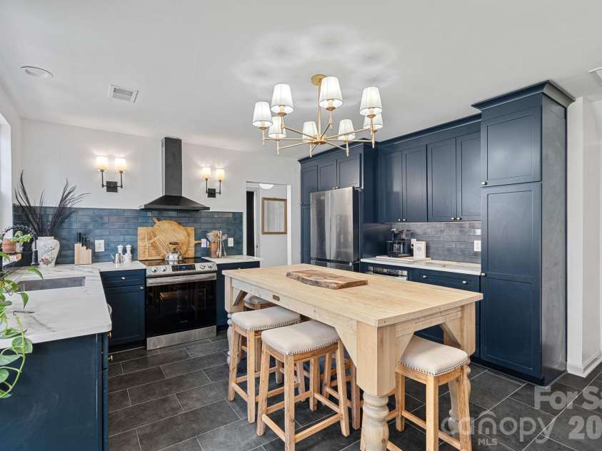 19917 Marina Village Drive, Cornelius, NC 28031.  MLS# CAR4384633, YatesRealty ID 26696. 