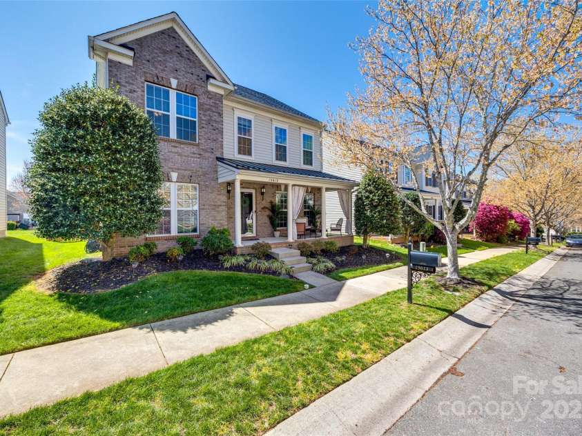 15613 Troubadour Lane, Huntersville, NC 28078.  MLS# CAR4245740, YatesRealty ID 26698. 